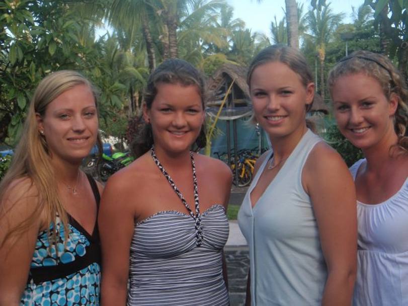 Le quattro tenniste , ancora giovanissime, in vacanza insieme nel 2009